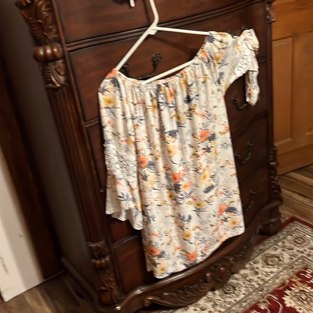 Blouse with flowers
